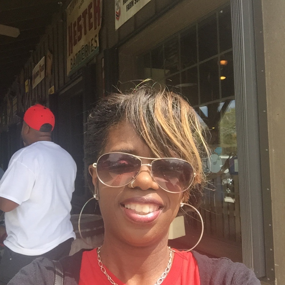 Meet your Posher, Pam